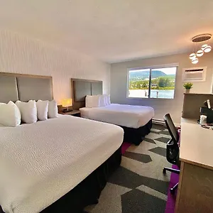 *** Motel The Spot At Porpoise Bay Canada